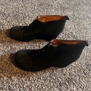 Gentle souls wedge zip up black shoe